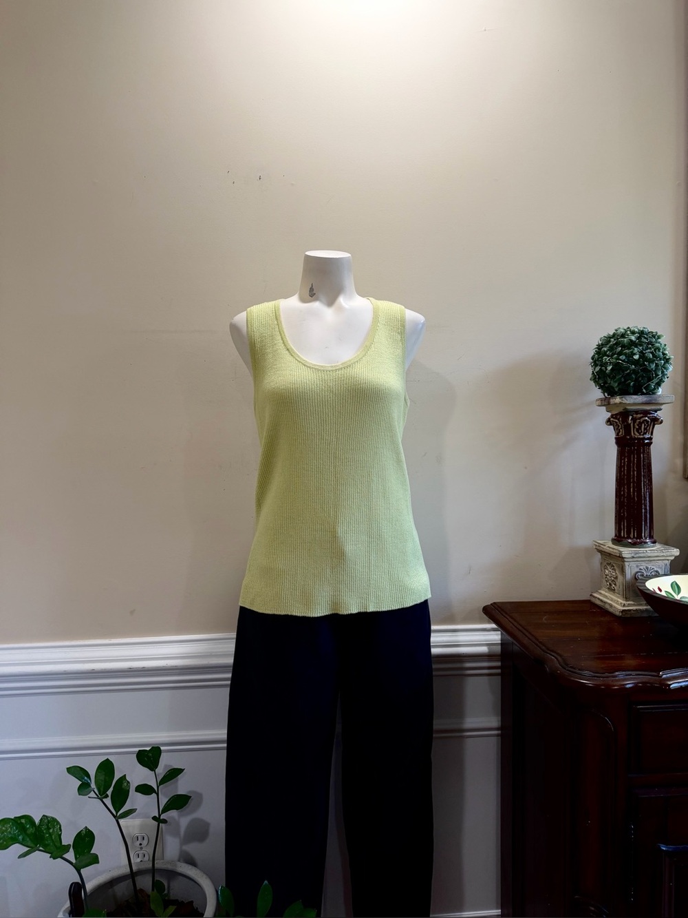 St. John Sport Light Green Sleeveless Knit Tank Top
